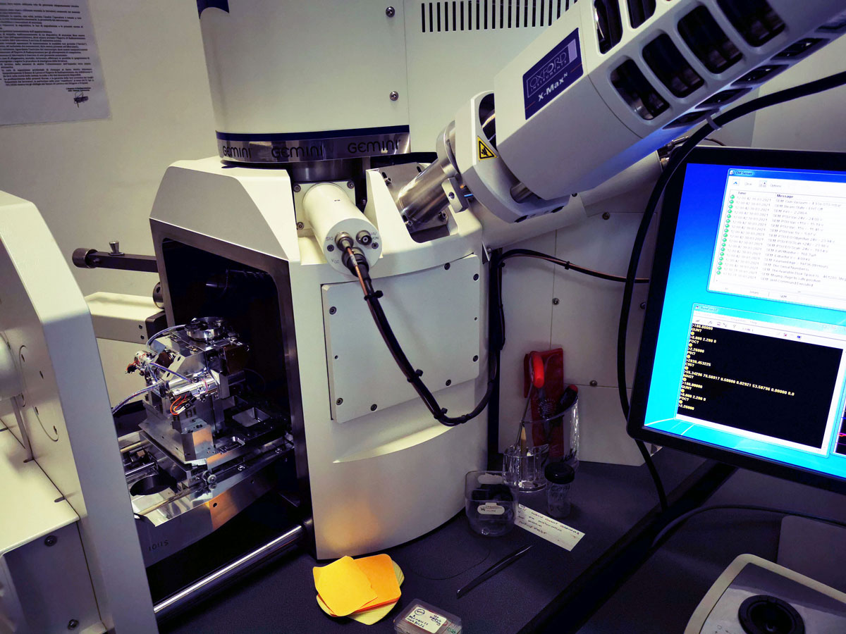 Microscopio elettronico a scansione SIGMA Field Emission ZEISS con colonna  elettro-ottica GEMINI® e sistema microanalisi XMAN Oxford